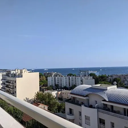 Beautiful Rooftop With Terrace And Sea View. Apartment Antibes