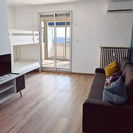 Beautiful Rooftop With Terrace And Sea View. Apartmán Antibes