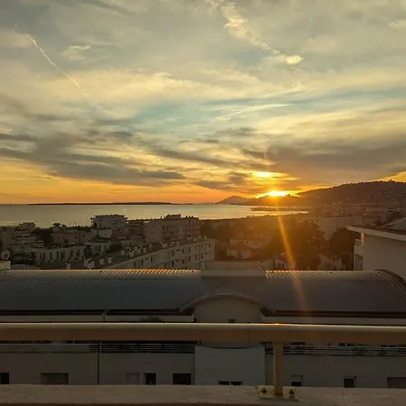 Beautiful Rooftop With Terrace And Sea View. *